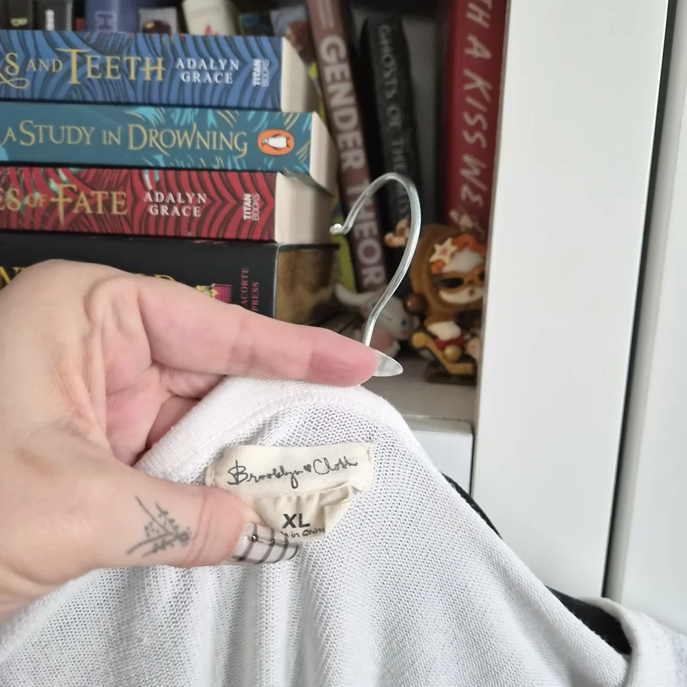 Boutique Good Karma Graphic Pullover Long Sleeve White Knit Top Shirt - Picture 3 of 4